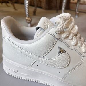 NEW IN BOX - Nike Air Force 1 '07 lv8